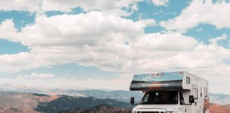 Cestování karavanem po USA: Pronájem RV, rady a zkušenosti cestování karavanem po USA