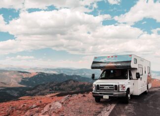 Cestování karavanem po USA: Pronájem RV, rady a zkušenosti cestování karavanem po USA